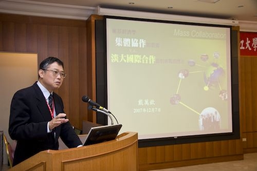 96學年度教學與行政革新研討會在覺生國際會議廳舉行，創辦人與校長共同主持開幕式。多年來研討會已成為本校傳統特色，建立全校共識並提供校務發展的策略與方法。