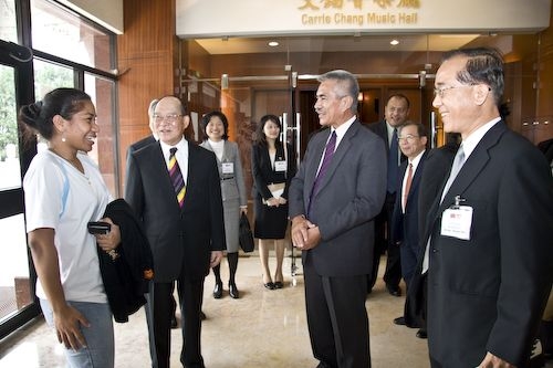 吉里巴斯共和國總統湯安諾閣下一行蒞臨本校訪問，受到本校張創辦人與張校長及師生熱烈歡迎，為台灣的外交史增添一頁美好的紀錄。