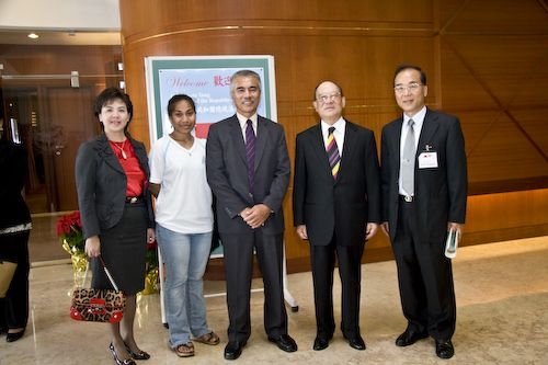 吉里巴斯共和國總統湯安諾閣下一行蒞臨本校訪問，受到本校張創辦人與張校長及師生熱烈歡迎，為台灣的外交史增添一頁美好的紀錄。