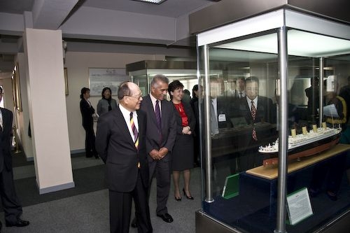 吉里巴斯共和國總統湯安諾閣下一行蒞臨本校訪問，受到本校張創辦人與張校長及師生熱烈歡迎，為台灣的外交史增添一頁美好的紀錄。