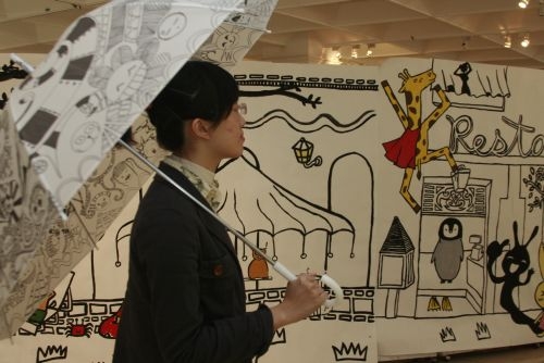 學生社團美術社舉辦「夢遊」畫展，以裝置藝術增添許多立體感，吸引觀賞者的目光。