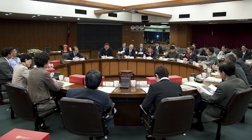 本校校長張家宜會見國防大學中將副校長李翔宙等人，該校一行35人參訪本校，汲取本校教師成長、學生學習、校園e化環境及英語環境建置等校務發展，兩校並做系所及校務評鑑經驗交流。