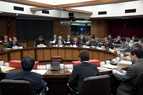 本校校長張家宜會見國防大學中將副校長李翔宙等人，該校一行35人參訪本校，汲取本校教師成長、學生學習、校園e化環境及英語環境建置等校務發展，兩校並做系所及校務評鑑經驗交流。