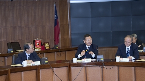 本校校長張家宜會見國防大學中將副校長李翔宙等人，該校一行35人參訪本校，汲取本校教師成長、學生學習、校園e化環境及英語環境建置等校務發展，兩校並做系所及校務評鑑經驗交流。