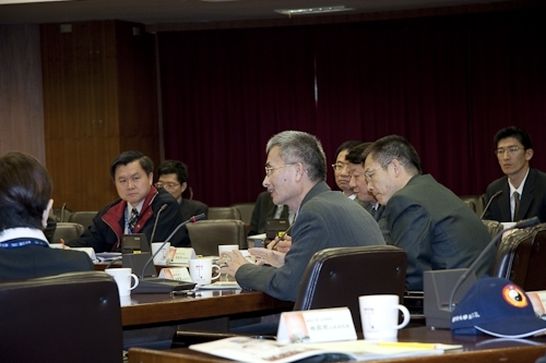 本校校長張家宜會見國防大學中將副校長李翔宙等人，該校一行35人參訪本校，汲取本校教師成長、學生學習、校園e化環境及英語環境建置等校務發展，兩校並做系所及校務評鑑經驗交流。