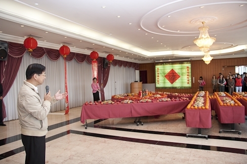 本校己丑年新春團拜茶會於2月9日（星期一）上午10時在淡水校園覺生國際會議廳舉行，團拜活動由校長張家宜主持。祝賀全體同仁在新的一年好運「多如牛毛」，並祝福校運「牛氣沖天」。