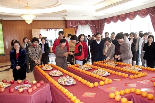 本校己丑年新春團拜茶會於2月9日（星期一）上午10時在淡水校園覺生國際會議廳舉行，團拜活動由校長張家宜主持。祝賀全體同仁在新的一年好運「多如牛毛」，並祝福校運「牛氣沖天」。