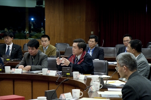 本校校長張家宜會見國防大學中將副校長李翔宙等人，該校一行35人參訪本校，汲取本校教師成長、學生學習、校園e化環境及英語環境建置等校務發展，兩校並做系所及校務評鑑經驗交流。