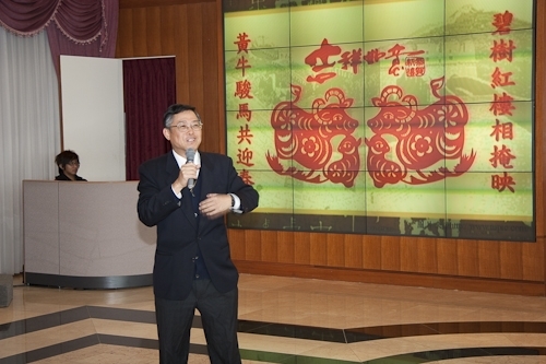 本校己丑年新春團拜茶會於2月9日（星期一）上午10時在淡水校園覺生國際會議廳舉行，團拜活動由校長張家宜主持。祝賀全體同仁在新的一年好運「多如牛毛」，並祝福校運「牛氣沖天」。