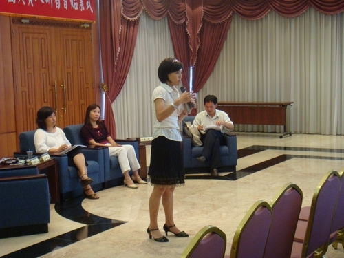 「淡海同舟」--97學年度社團負責人研習會在淡水校園舉行，對社團負責人的領導、專業技能、人際關係等納入研習會的課程，俾利社團負責人日後能影響其社員，使同學在活動中學習團隊合作、解決問題的能力，以培育企業期待的全方位人才。