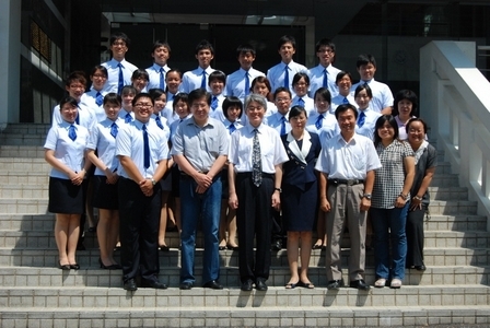 「淡海同舟」--97學年度社團負責人研習會在淡水校園舉行，對社團負責人的領導、專業技能、人際關係等納入研習會的課程，俾利社團負責人日後能影響其社員，使同學在活動中學習團隊合作、解決問題的能力，以培育企業期待的全方位人才。