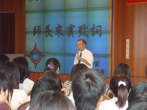 「淡海同舟」--97學年度社團負責人研習會在淡水校園舉行，對社團負責人的領導、專業技能、人際關係等納入研習會的課程，俾利社團負責人日後能影響其社員，使同學在活動中學習團隊合作、解決問題的能力，以培育企業期待的全方位人才。