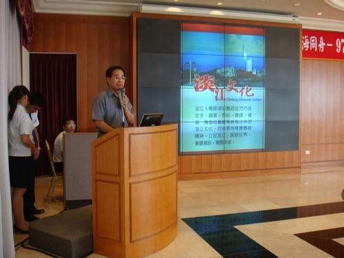 「淡海同舟」--97學年度社團負責人研習會在淡水校園舉行，對社團負責人的領導、專業技能、人際關係等納入研習會的課程，俾利社團負責人日後能影響其社員，使同學在活動中學習團隊合作、解決問題的能力，以培育企業期待的全方位人才。