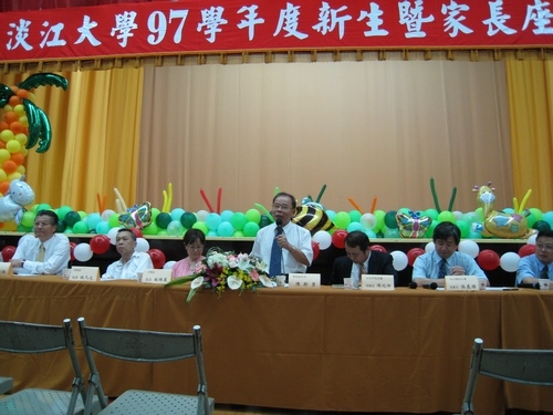 為使新生和家長及早瞭解學校特色與未來的學習、生活環境，本校校友服務暨資源發展處於8月中在全台各縣市（包括金門、澎湖）舉辦共10場新生暨家長座談會，協助將在五虎崗上求學、開創青春歲月的新生踏出成功的第一步。