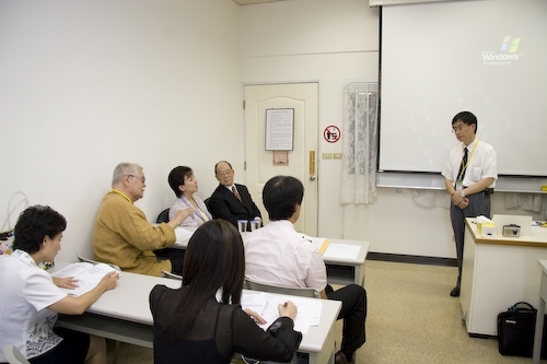 「97學年度教學與行政革新研討會」在淡水校園覺生國際會議廳舉行，創辦人與校長共同主持開幕式。校長勉勵全體同仁能以「活力、速度、同心協力」，「求勝、執行、團隊精神」來「重新出發、重返榮耀」。