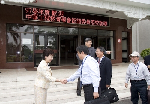中華工程教育學會（IEET）於10月6日至本校進行「工程認證實地訪評」，工學院全院8所8系全面邁向與國際接軌。