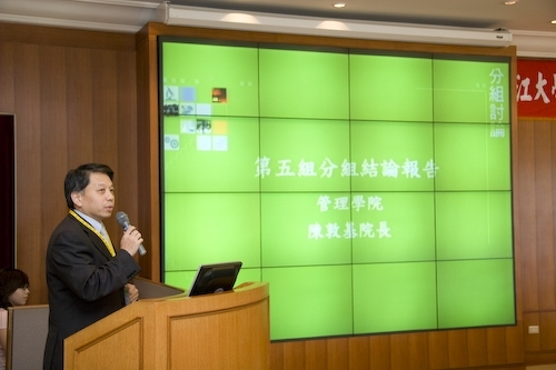 「97學年度教學與行政革新研討會」在淡水校園覺生國際會議廳舉行，創辦人與校長共同主持開幕式。校長勉勵全體同仁能以「活力、速度、同心協力」，「求勝、執行、團隊精神」來「重新出發、重返榮耀」。