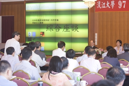 「97學年度教學與行政革新研討會」在淡水校園覺生國際會議廳舉行，創辦人與校長共同主持開幕式。校長勉勵全體同仁能以「活力、速度、同心協力」，「求勝、執行、團隊精神」來「重新出發、重返榮耀」。