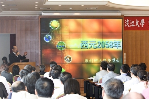 「97學年度教學與行政革新研討會」在淡水校園覺生國際會議廳舉行，創辦人與校長共同主持開幕式。校長勉勵全體同仁能以「活力、速度、同心協力」，「求勝、執行、團隊精神」來「重新出發、重返榮耀」。