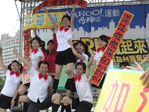 本校「TKU special」啦啦隊，日前參加Yahoo奇摩舉辦的「台灣RUN起來」創意啦啦隊比賽，以充滿創意、活力的表演，獲評審青睞贏得冠軍。