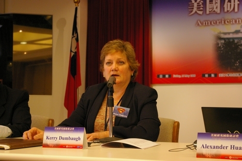 美國研究所與美國在台協會(AIT)所屬美國文化中心合辦「美國總統大選模擬辯論會」、「美國研究座談會」，探討兩國間選舉之影響，擴展師生研究與學習領域。