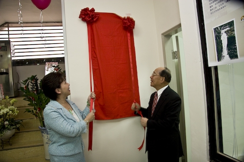 本校配合教學卓越計畫，精心打造「情境式語言練習教室」、「語言聯誼專區」，由創辦人、校長、副校長等共同主持啟用式，為本校師生的「強化教學」與「深化學習」注入了數位化、網路化與人性化的語言學習環境。