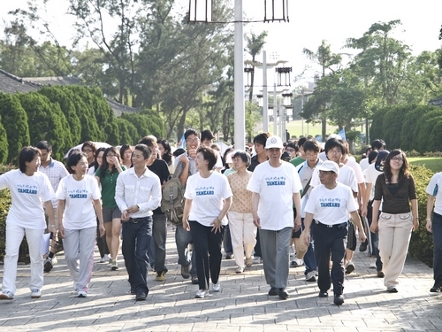 本校舉辦「輕鬆健走 樂活校園」活動，淡水校園由張家宜校長、超級馬拉松好手林義傑先生，蘭陽校園由林志鴻主任，帶領全體教職員工生健走，以落實一人一運動，豐富健康的生活品質。
