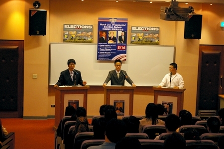 美國研究所與美國在台協會(AIT)所屬美國文化中心合辦「美國總統大選模擬辯論會」、「美國研究座談會」，探討兩國間選舉之影響，擴展師生研究與學習領域。