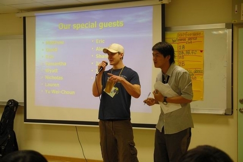 本校姊妹校美國Winona State University(WSU)師生一行16人，蒞校進行為期2個星期的海外研習之旅，與本校國際貿易學系師生交流學習並參訪本國相關企業。