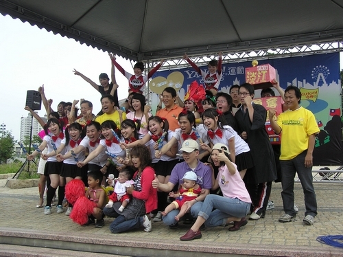 本校「TKU special」啦啦隊，日前參加Yahoo奇摩舉辦的「台灣RUN起來」創意啦啦隊比賽，以充滿創意、活力的表演，獲評審青睞贏得冠軍。