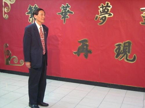 以「繁華夢盡‧再現紅樓」為主題的第26屆文學院週，本週在商館展示廳展出，2位副校長等主管蒞臨剪彩。