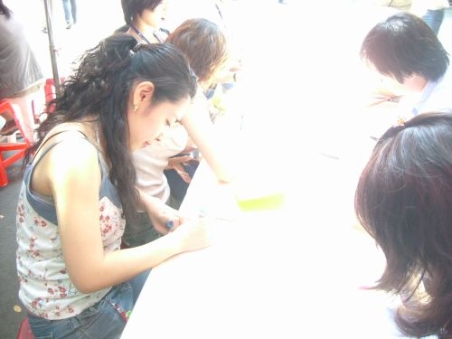 「溫馨花緣˙郵電傳情」活動於5月9日上午10時至下午4時30分在淡水校園教育館前舉行，藉由感恩五月天，讓溫馨的氛圍瀰漫全校。