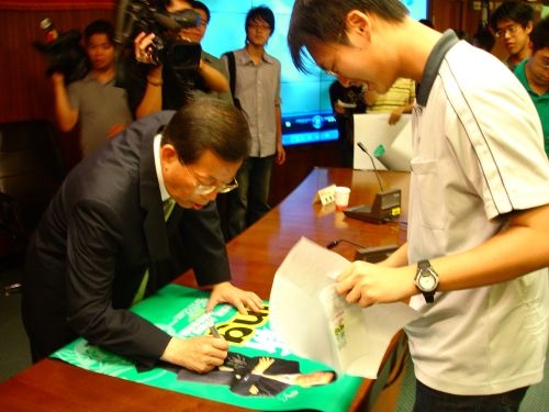 謝長廷先生應大陸所之邀，特別於5月28日晚上以台灣維新ing「希望實現 台灣蛻變」為題，在淡水校園驚聲國際會議廳專題演講。