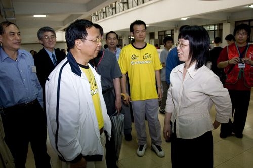 教育部杜正勝部長親自視察設於本校的「96學年度身心障礙學生升學大專校院甄試」北區考場，本校高柏園副校長等主管陪同視察。