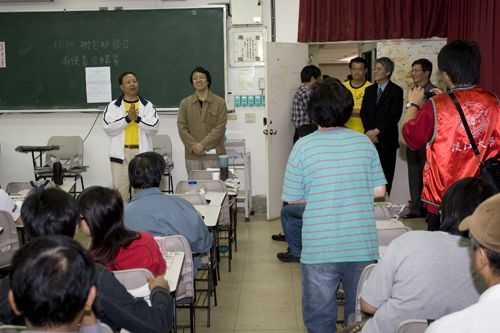 教育部杜正勝部長親自視察設於本校的「96學年度身心障礙學生升學大專校院甄試」北區考場，本校高柏園副校長等主管陪同視察。