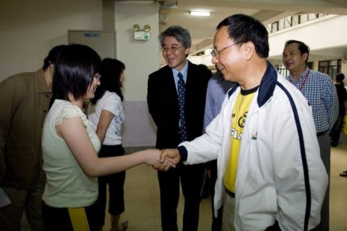 教育部杜正勝部長親自視察設於本校的「96學年度身心障礙學生升學大專校院甄試」北區考場，本校高柏園副校長等主管陪同視察。