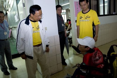 教育部杜正勝部長親自視察設於本校的「96學年度身心障礙學生升學大專校院甄試」北區考場，本校高柏園副校長等主管陪同視察。