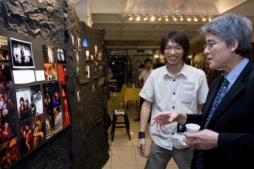 攝影社於本週在商管展示廳舉辦的「攝癮」成果展，每幅具個人代表性的創意作品令人驚艷。