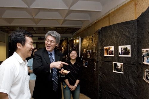 攝影社於本週在商管展示廳舉辦的「攝癮」成果展，每幅具個人代表性的創意作品令人驚艷。