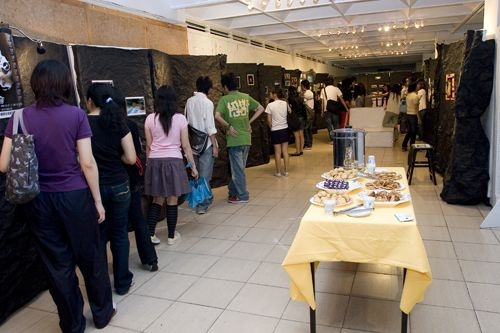 攝影社於本週在商管展示廳舉辦的「攝癮」成果展，每幅具個人代表性的創意作品令人驚艷。