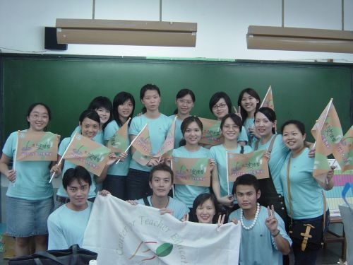 96年度高級中等以下學校及幼稚園教師資格考試放榜，本校中等、國小學程通過率各為87.1%及86.3%，皆分別遠高於全國中小學程的通過率。