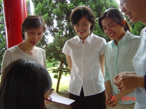 96年度高級中等以下學校及幼稚園教師資格考試放榜，本校中等、國小學程通過率各為87.1%及86.3%，皆分別遠高於全國中小學程的通過率。