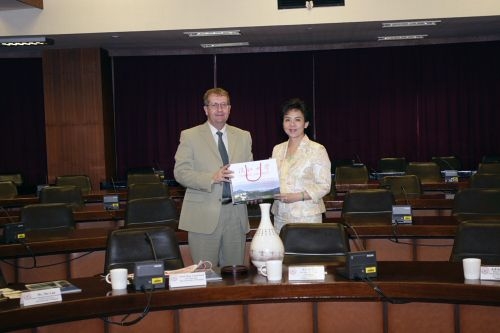 紐西蘭懷卡特大學校長Dr. Roy Crawford蒞校交流訪問，與各院院長座談及參觀校園設施，本校張家宜校長親自接待。