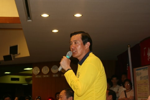 馬英九先生應本校國際貿易學系之邀，特別於5月19日晚上以「給年輕人希望—鐵馬600哩回顧」為題，在淡水校園驚聲國際會議廳專題演講。