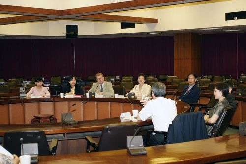 紐西蘭懷卡特大學校長Dr. Roy Crawford蒞校交流訪問，與各院院長座談及參觀校園設施，本校張家宜校長親自接待。