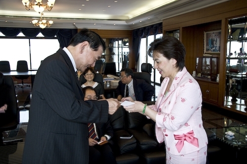 大陸藝術教育促進會「台灣教育考察團」柳斌等一行5人，會見本校張創辦人建邦、張校長家宜，並研討兩岸教育發展概況，奠定兩岸友好互動的基石。