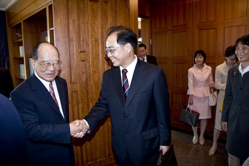 大陸藝術教育促進會「台灣教育考察團」柳斌等一行5人，會見本校張創辦人建邦、張校長家宜，並研討兩岸教育發展概況，奠定兩岸友好互動的基石。