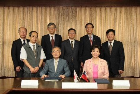 校長張家宜、國際事務副校長戴萬欽及日文系系主任彭春陽於6月9日至12日赴日本訪問早稻田大學、青山學院大學及日本電氣通信大學等3所姊妹校，此行任務有三：進行姊妹校的友誼拜訪、探望交換學生，並推動國際合作專案計畫。