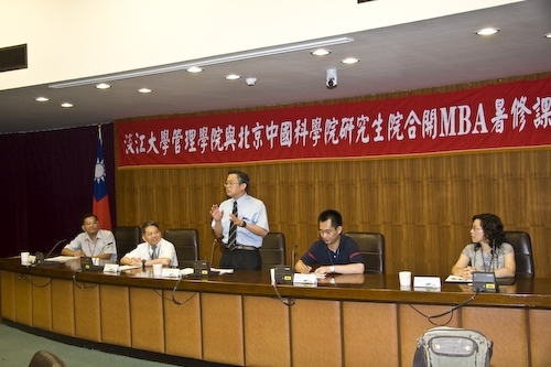 本校管理學院與大陸「中國科學院研究生院管理學院」進行MBA研究生交換計畫，開啟兩岸研究生交換之先河。