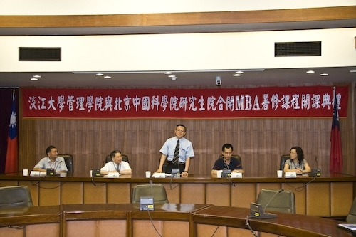 本校管理學院與大陸「中國科學院研究生院管理學院」進行MBA研究生交換計畫，開啟兩岸研究生交換之先河。
